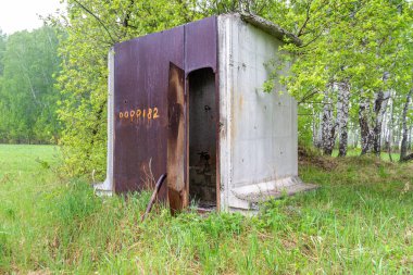 Eski su kuyusu, tarım ihtiyaçları için su çıkarma pompası, seçici odaklanma