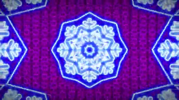 抽象的な明るい要素を持つ4K輝くネオングラフィック万華鏡 パーティーダンスのための回転する背景を点滅 明るい雪のフレークとディスコ 抽象的なグラフィック多角形 青からピンクへの色の流れ — ストック動画