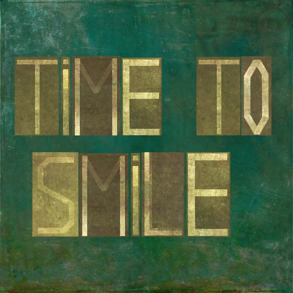 Earthy background image and design element depicting the words "time to smile" — Stock Photo, Image