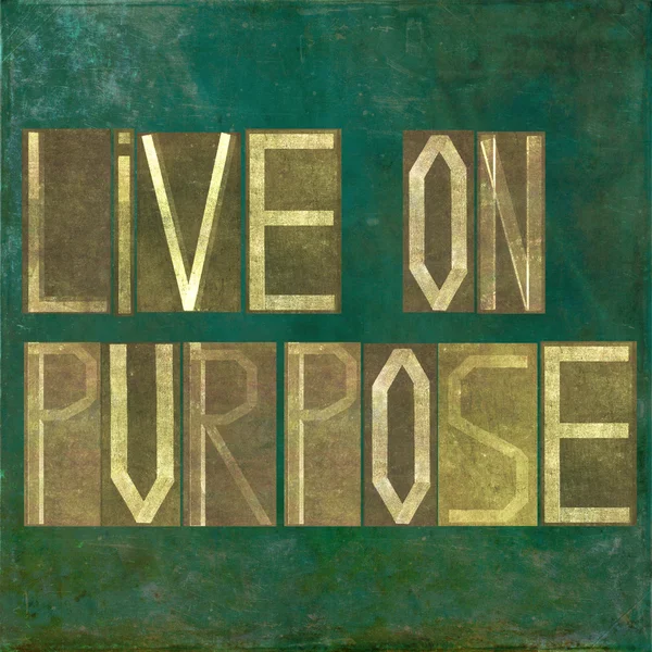 Erdiges Hintergrundbild und Gestaltungselement mit den Worten "live on purpose"" — Stockfoto