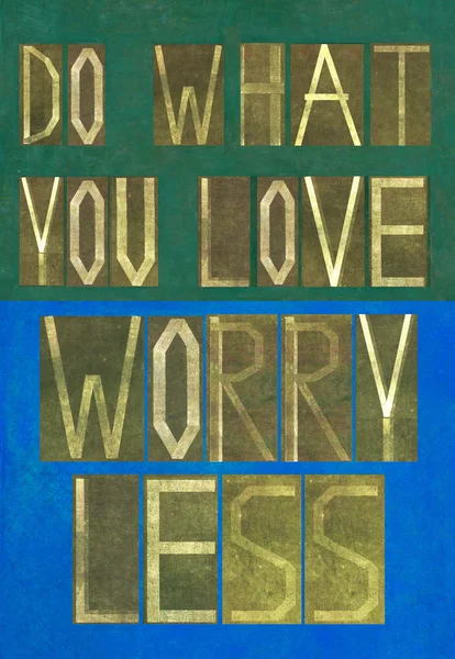 Worte "Mach, was du liebst, mach dir weniger Sorgen" — Stockfoto