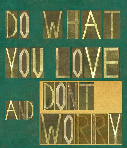 Слова " Роби те, що любиш і не турбуйся " — стокове фото