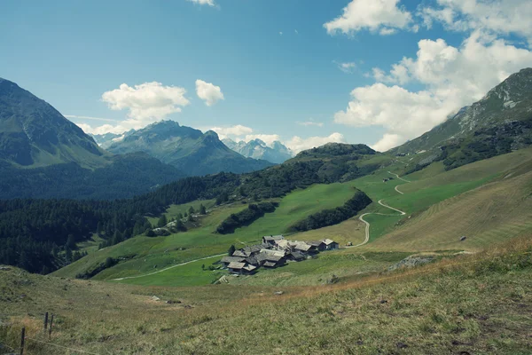 Majestic alpine peyzaj — Stok fotoğraf