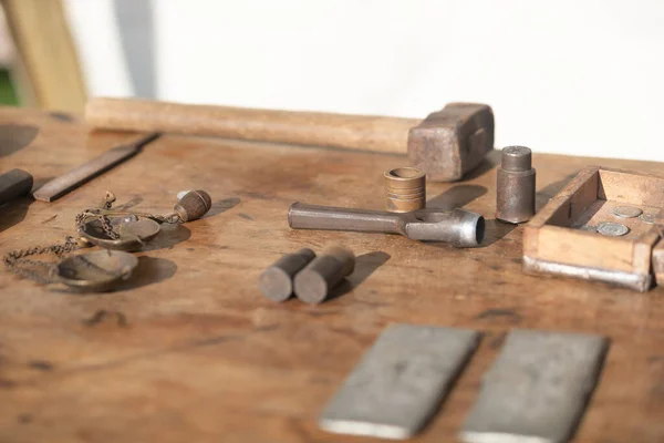 Carpintero Lugar Trabajo Mesa Madera Con Martillo — Foto de Stock