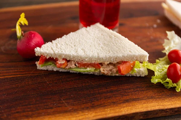 Peynirli Domatesli Sandviç Salata Marul — Stok fotoğraf