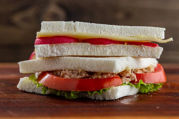 Jambonlu Peynirli Domatesli Sandviç — Stok fotoğraf
