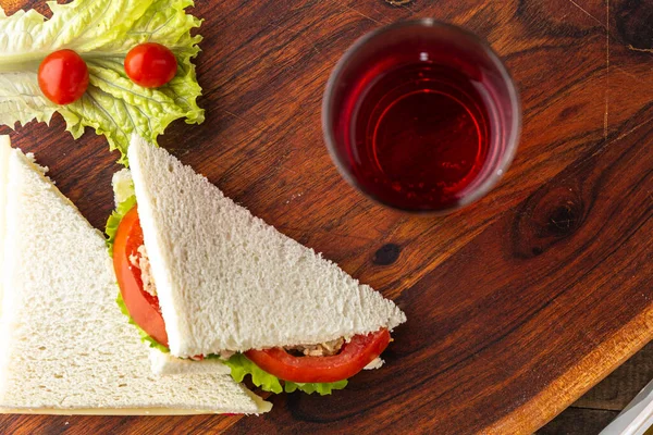 Close Shot Sandwich Tuna Lettuce Tomatoes Wooden Board Radish Glass — Stock Photo, Image