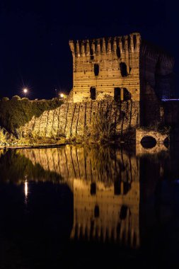 Işıklı güzel gece şehri manzarası