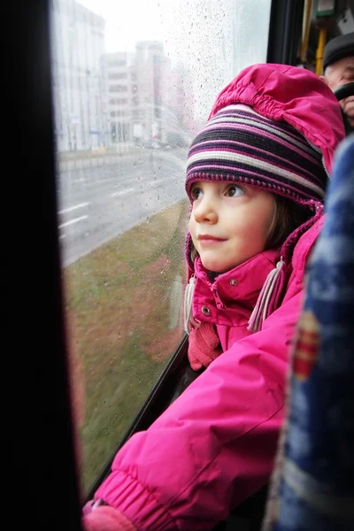 Podróż z małą dziewczynką — Zdjęcie stockowe