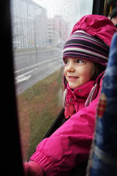 De reis van een klein meisje — Stockfoto