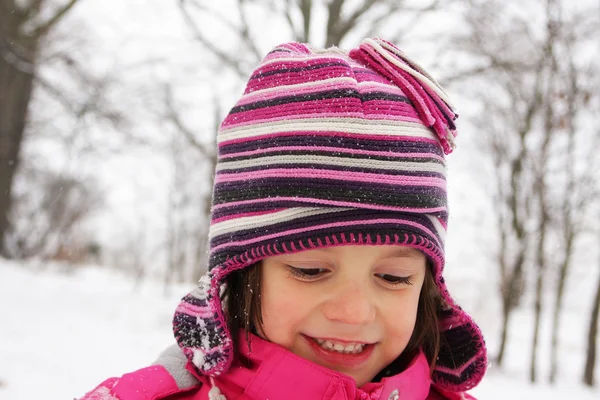Kinderen plezier in de sneeuw — Stockfoto