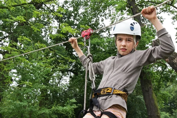 Extreme afdaling op ziplines — Stockfoto