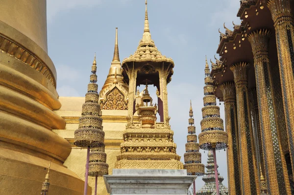 Wat Phra Kaeo, Templo del Buda Esmeralda y hogar del Rey Tailandés. Wat Phra Kaeo es uno de los sitios turísticos más famosos de Bangkok y fue construido en 1782 en Bangkok, Tailandia . — Foto de Stock