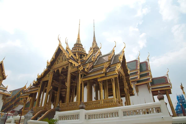 Wat phra kaeo, Tempel des smaragdgrünen Buddha und Heimat des thailändischen Königs. wat phra kaeo ist eine der berühmtesten Touristenattraktionen Bangkoks und wurde 1782 in Bangkok, Thailand, erbaut.. — Stockfoto