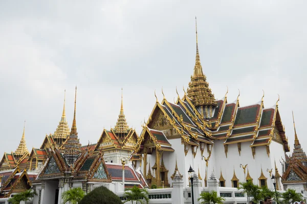 Wat phra kaeo, Tempel des smaragdgrünen Buddha und Heimat des thailändischen Königs. wat phra kaeo ist eine der berühmtesten Touristenattraktionen Bangkoks und wurde 1782 in Bangkok, Thailand, erbaut.. — Stockfoto