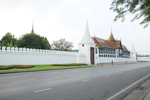 Wat Phra Kaeo, Emerald Buddhan temppeli ja Thaimaan kuninkaan koti. Wat Phra Kaeo on yksi Bangkokin tunnetuimmista matkailukohteista ja se on rakennettu 1782 Bangkokissa, Thaimaassa . — kuvapankkivalokuva