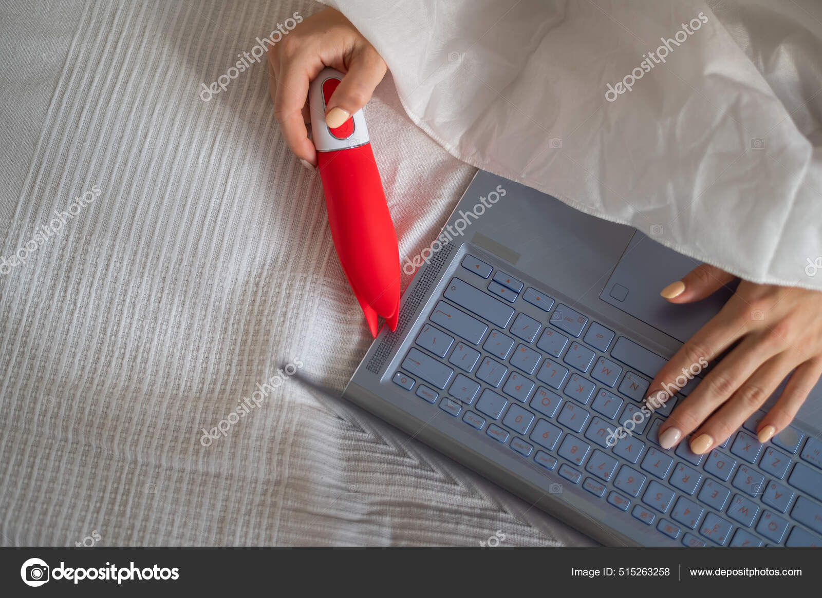 Woman Lies Bed Holding Clitoral Vibrator Watching Porn Laptop Girl — Stock  Photo © inside-studio 515263258