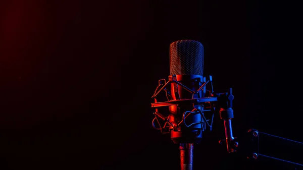 Professional microphone in pink smoke on a black background. — Stock Photo, Image