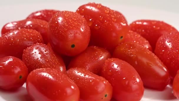 Vişneli domateslere yakın çekim. — Stok video