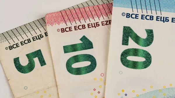 Beş, on ve yirmi avroluk banknotlara yakın çekim. — Stok fotoğraf