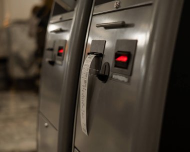 ATM 'nin yakın plan parmak izleri..