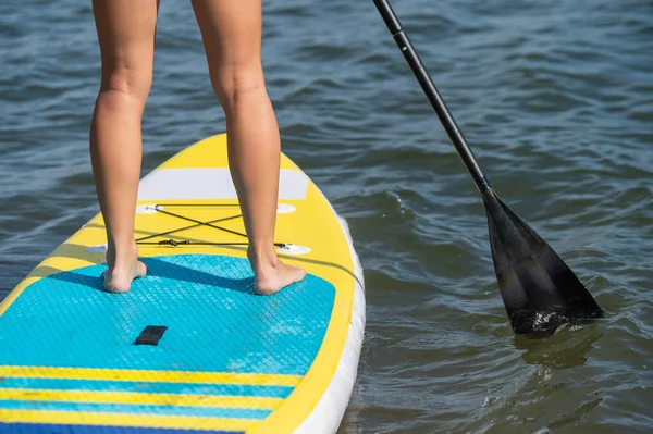 Caucasian Woman Swims Sup Board Close Female Legs Surf — Stock Photo, Image