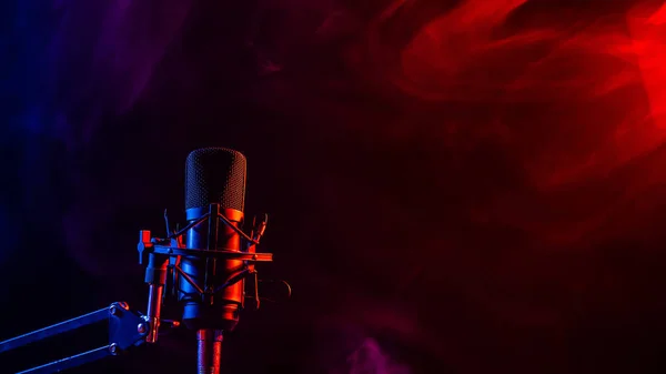 Professional microphone in pink smoke on a black background. — Stock Photo, Image