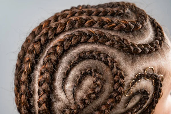 Primo Piano Delle Trecce Sulla Testa Una Donna Caucasica — Foto Stock