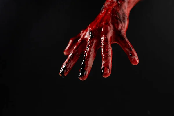 Primer Plano Una Mano Masculina Manchada Sangre Sobre Fondo Negro —  Fotos de Stock