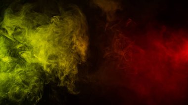 Kırmızı-sarı duman siyah arkaplanda yayılır