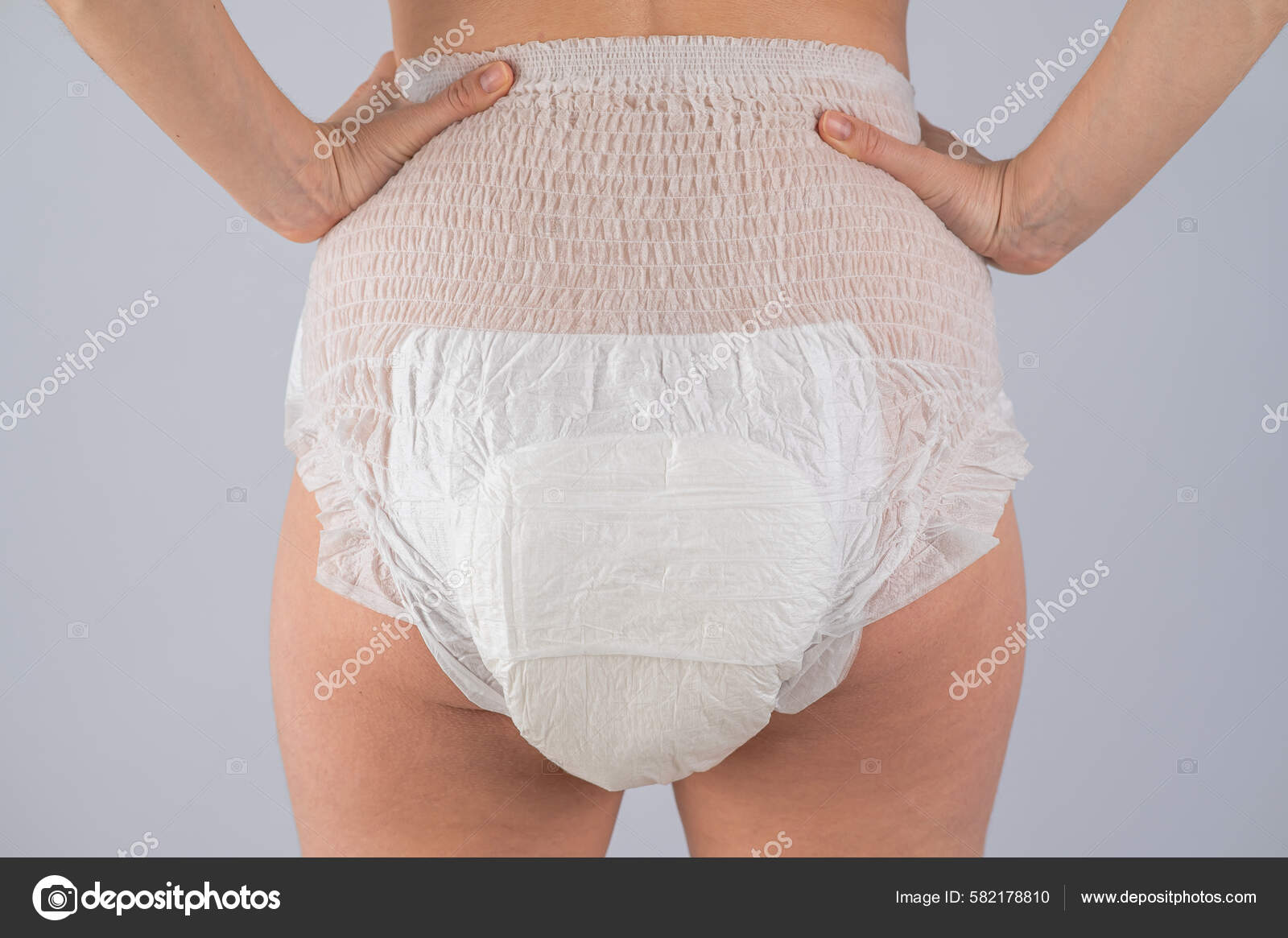 Vista Trasera Una Mujer Pañales Para Adultos Sobre Fondo Blanco: fotografía  de stock © inside-studio #582178810