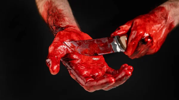 Hombre Con Las Manos Manchadas Sangre Corta Palma Con Cuchillo — Foto de Stock