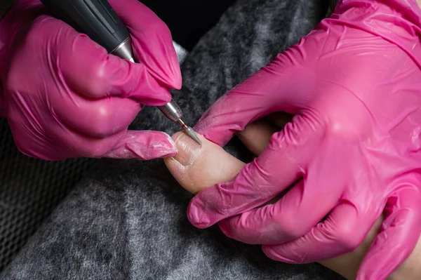 Master Makes Hardware Pedicures Client — Stock Photo, Image