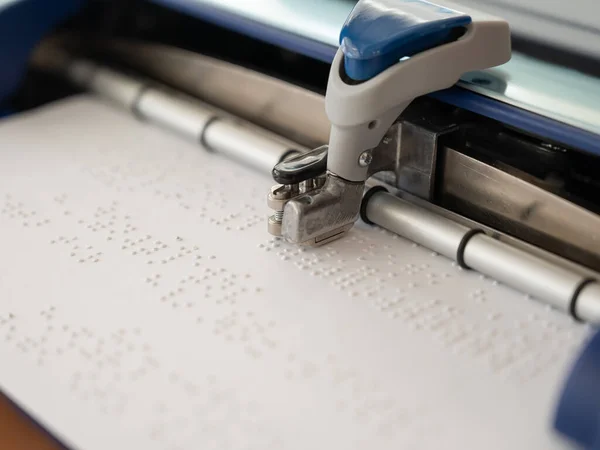 Primer Plano Una Máquina Impresión Código Braille — Foto de Stock