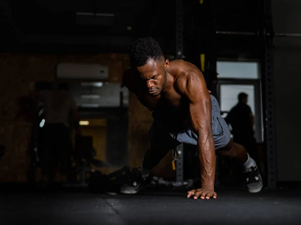 African American Man Doing One Arm Push Ups Gym — Stock Photo, Image