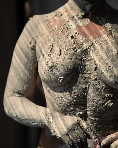 Жіночі Голі Груди Покриті Штукатуркою Статуя — стокове фото