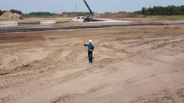 Vista Del Dron Trabajador Construcción Sitio Construcción Supervisión Técnica — Vídeos de Stock
