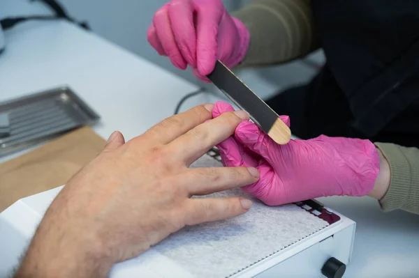 Man Manicure Procedure Beauty Salon — Stockfoto