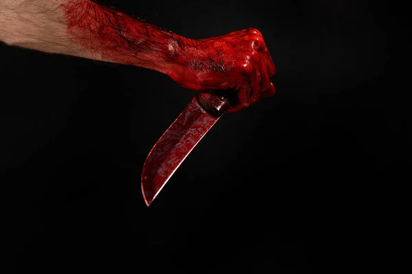 Mann Mit Messer Mit Blutiger Hand Auf Schwarzem Hintergrund — Stockfoto