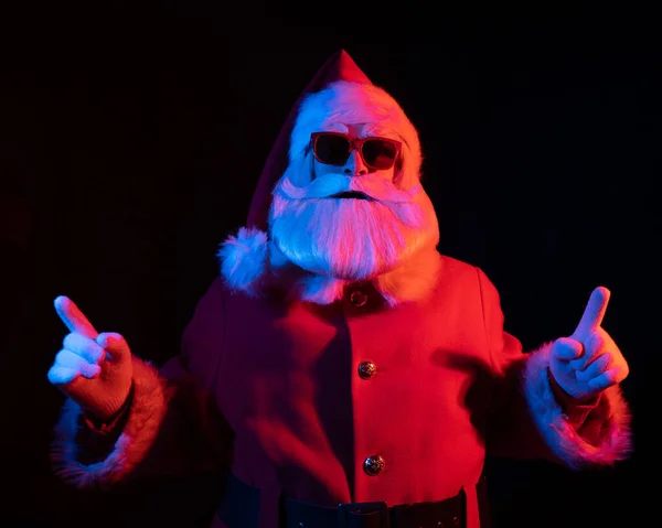 Portret Van Kerstman Zonnebril Neon Licht — Stockfoto