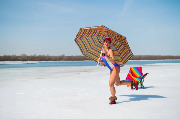 Caucasian Woman Swimsuit Sunbathes Snow Winter — Zdjęcie stockowe