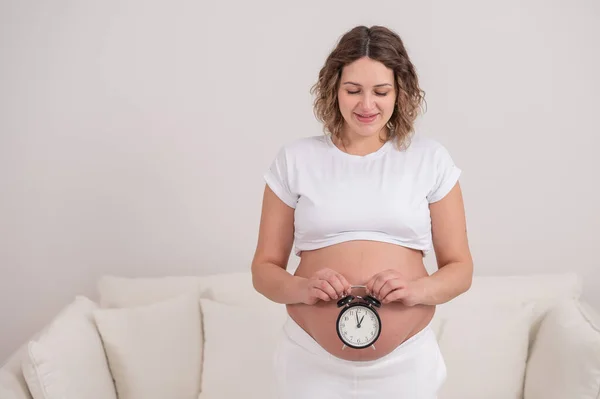 Pregnant Woman Naked Belly Holds Alarm Clock Intended Date Birth — Stock Photo, Image