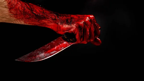 Mężczyzna Zakrwawionym Nożem Czarnym Tle — Zdjęcie stockowe