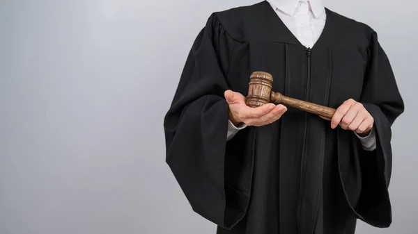 Faceless Female Judge Robe Holding Court Gavel — Stock Photo, Image