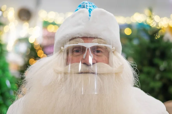 Retrato Papai Noel Russo Uma Viseira Protetora — Fotografia de Stock