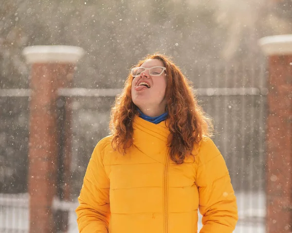 Red Haired Caucasian Woman Rejoices Winter Catches Snowflakes Tongue — Fotografia de Stock