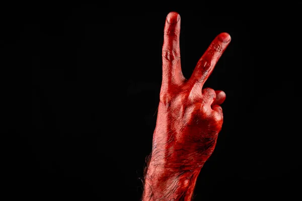 黒い背景に2本の指を示す男の血のヤシのクローズアップ — ストック写真
