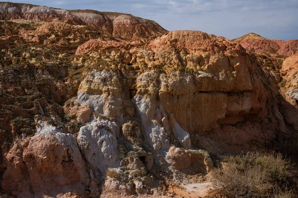 多彩的粘土沙丘景观 火星在地球上 — 图库照片