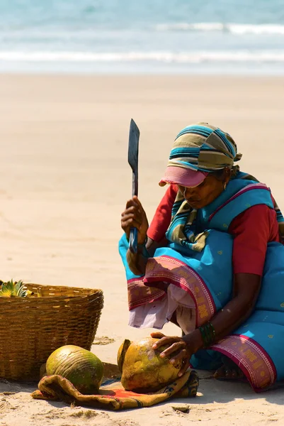 Indian woman cutting coconut — Stock Photo, Image