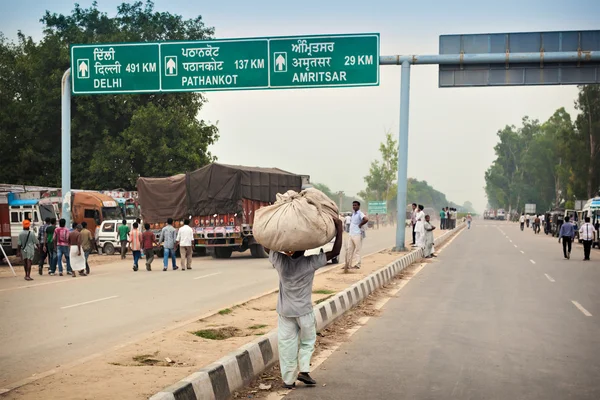 Informatie verkeersbord in attari — Stockfoto